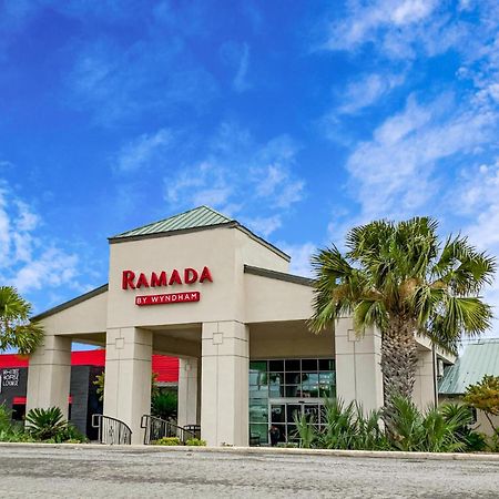 Ramada By Wyndham Del Rio Hotel Exterior photo