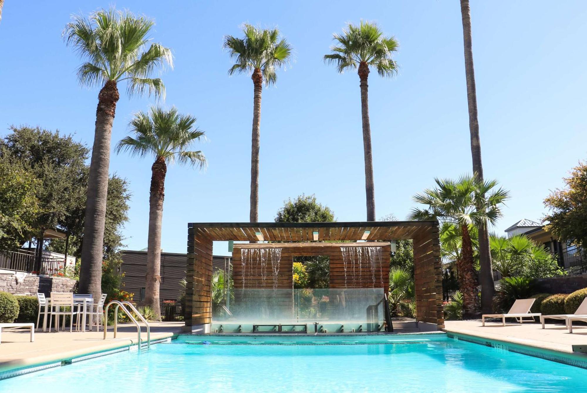 Ramada By Wyndham Del Rio Hotel Exterior photo